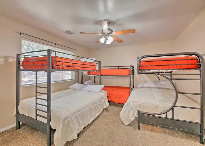 Show Low Home With Fenced Yard, Near Parks And Golf!