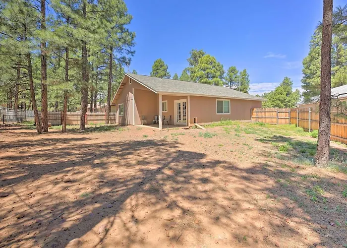 Show Low Home With Fenced Yard, Near Parks And Golf!