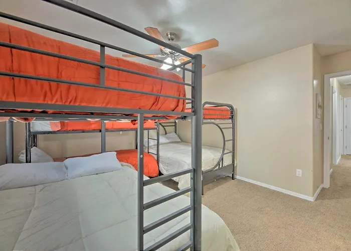 Show Low Home With Fenced Yard, Near Parks And Golf!