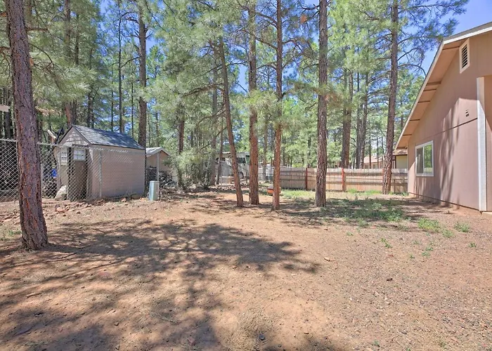 Show Low Home With Fenced Yard, Near Parks And Golf!